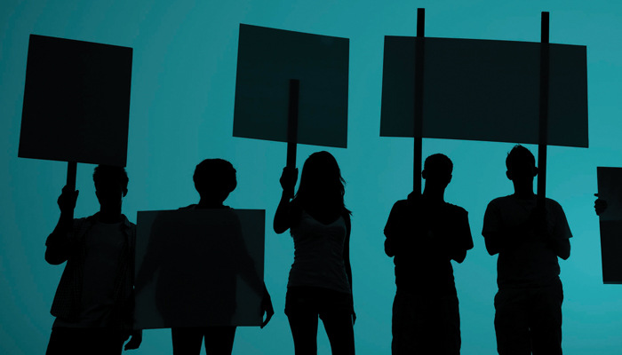 Oil Dealers Seize the Moment to Assail Pro-Gas Policy